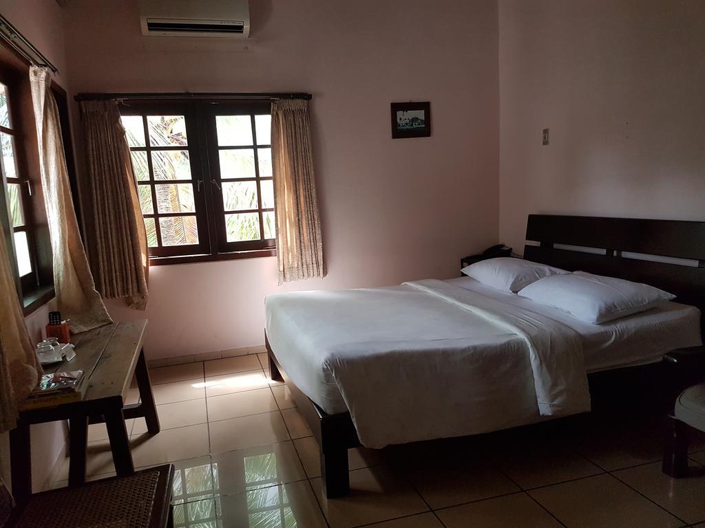 Peye Guesthouse Malang Exterior photo