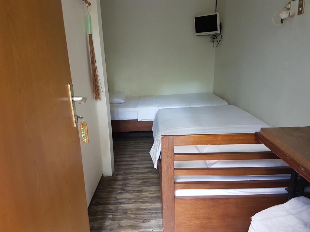Peye Guesthouse Malang Exterior photo